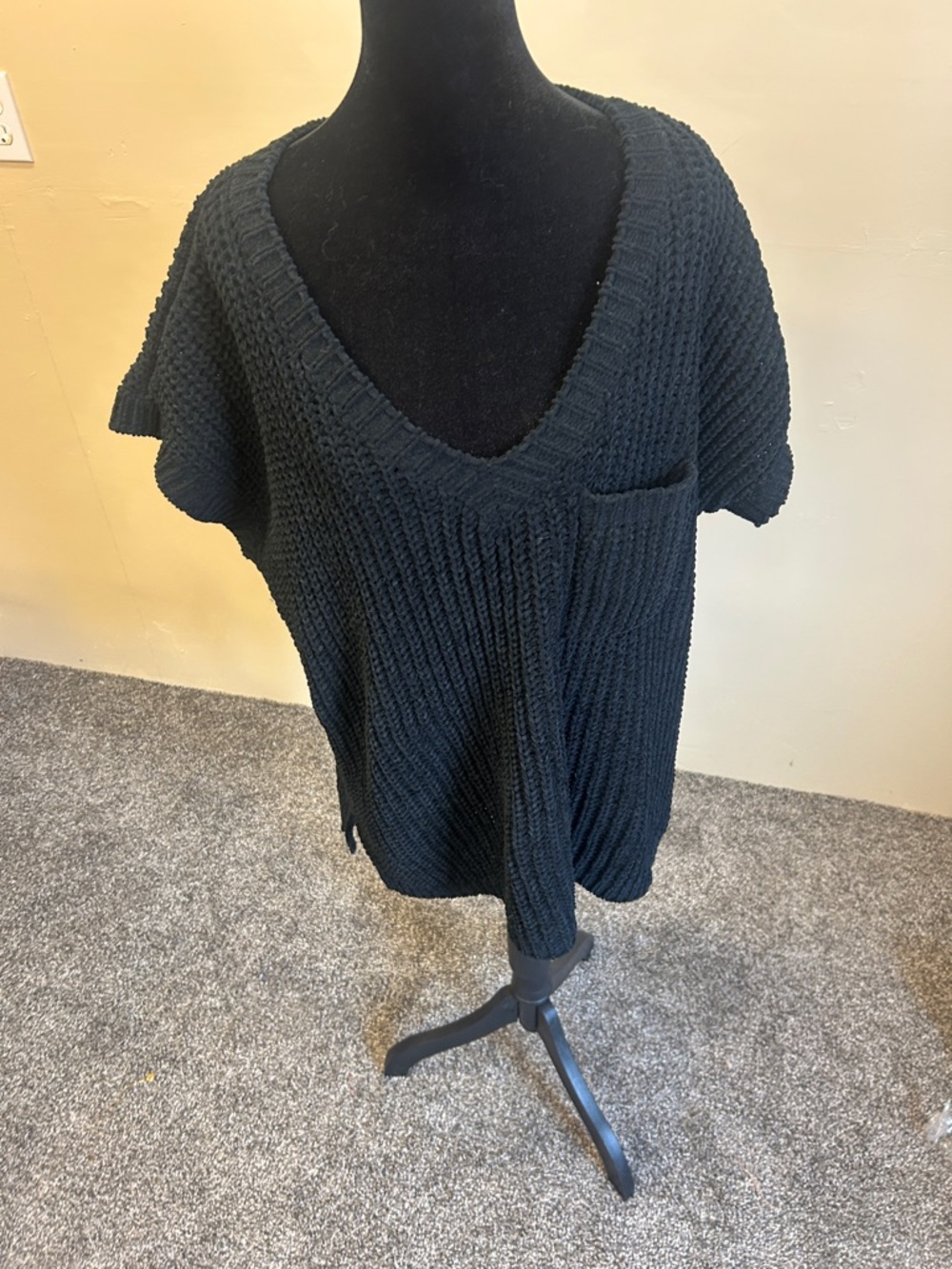 POL Oversized V-Neck Chunky Knit Top in Black